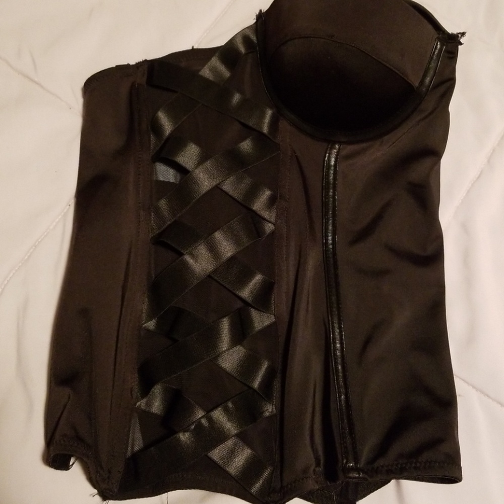 Corset - Picture 2 of 4
